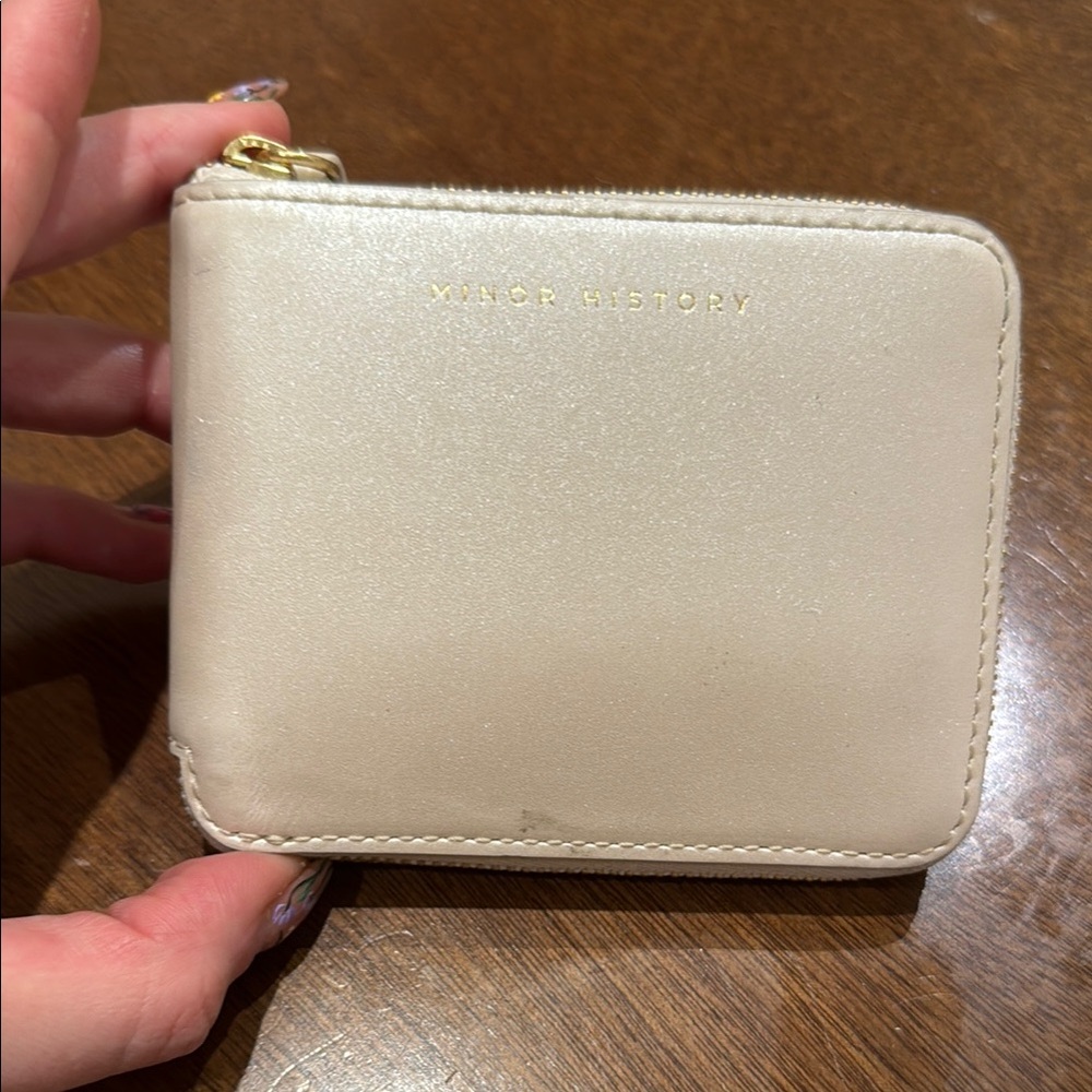 Minor History coupe wallet in white pearl